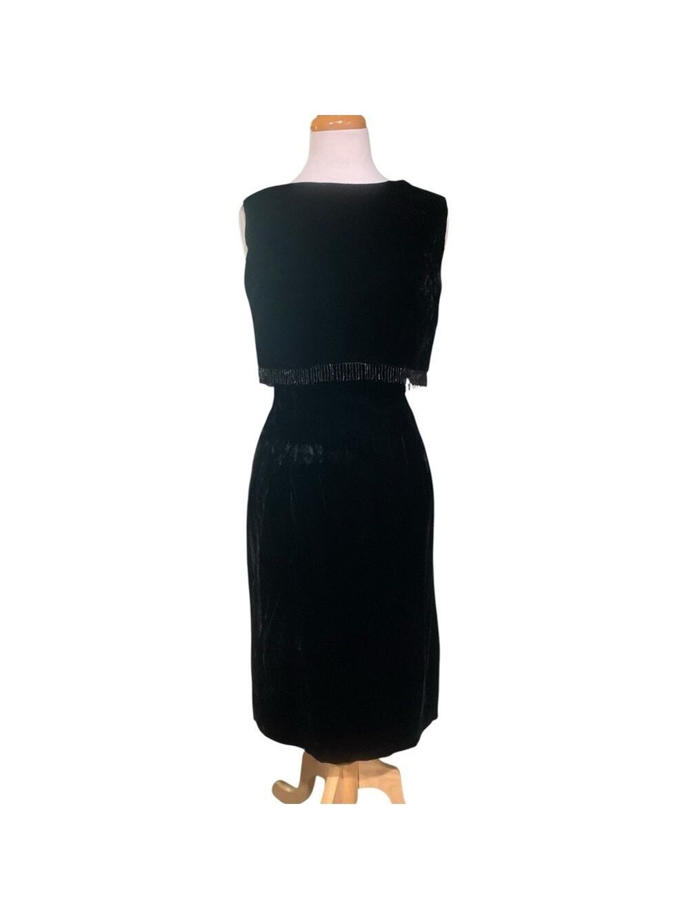 Vntg 50’s/60’s black velvet beaded wiggle dress with kick pleat size 4/6